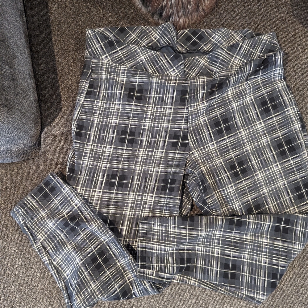 2 pairs Torrid plaid leggings 3x